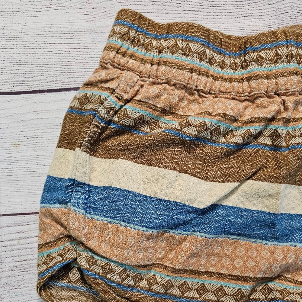 Kavu medium pull on short w/Aztec design. Brown, blue, cream - Picture 4 of 10